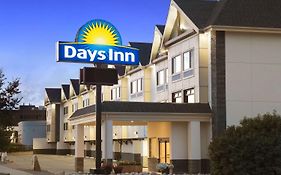 Days Inn By Wyndham Calgary Northwest Exterior photo