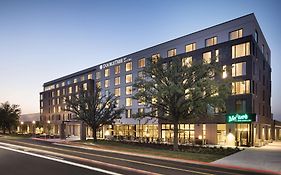 Отель Doubletree By Hilton Greeley At Lincoln Park Exterior photo