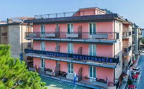 Hotel Mediterranee Споторно Exterior photo