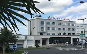 Le Grand Hotel Мобёж Exterior photo