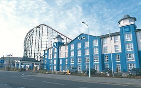 The Big Blue Hotel - Blackpool Pleasure Beach Exterior photo
