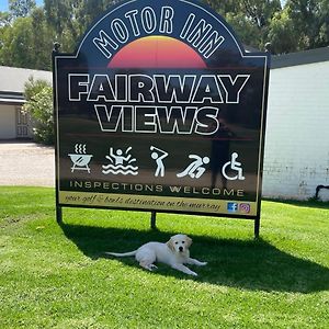 Fairway Views Motor Inn Токумвал Exterior photo