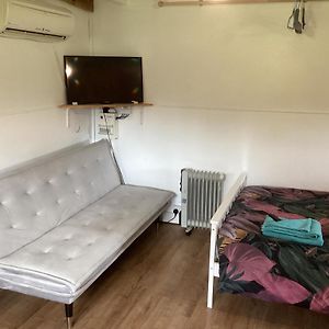 Bed and Breakfast Vigo Retreat Cabin 3 Севенокс Exterior photo
