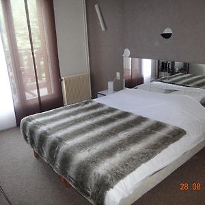 Hotel Bon Accueil Ойонна Room photo