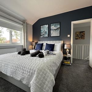 Modern 3-Bed Stay-Away-Home Sleeps 6 Nr Манчестер Exterior photo