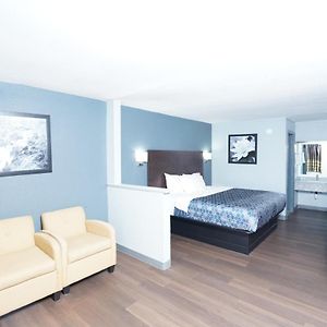 Red Carpet Inn & Suites Ньюнен Exterior photo