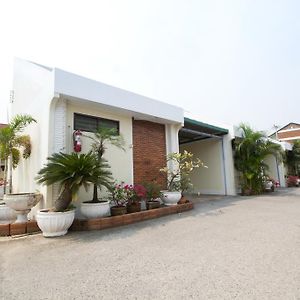 Bualuang Hotel Ангтхонг Exterior photo