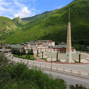 Sheraton Jiuzhaigou Resort Exterior photo