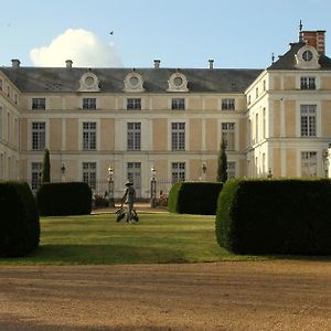 Chateau Colbert Maulevrier Exterior photo