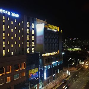 New Grand Hotel Чинджу Exterior photo