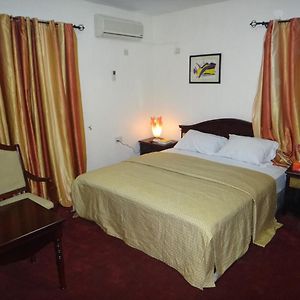 Ed Scob Suites Лагос Room photo