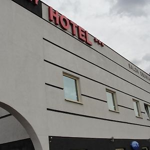 Hotel Sunny Познань Exterior photo