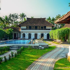 Kumarakom Tharavadu - A Heritage Hotel, Кумараком Exterior photo