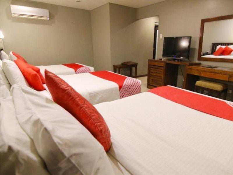 Oyo 103 Artina Suites Hotel Макати Экстерьер фото