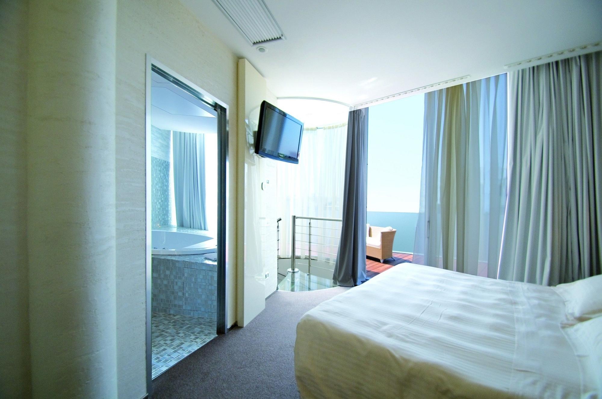 Hotel Waldorf- Premier Resort Морской Милан Экстерьер фото