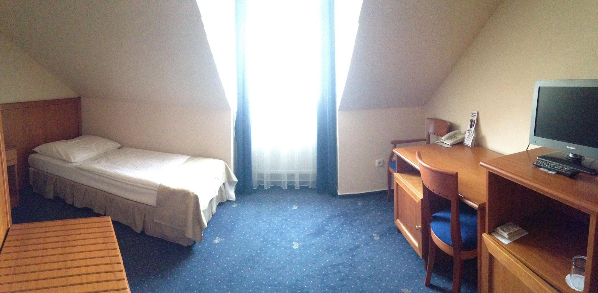 Hotel Modra Ruze Прага Экстерьер фото