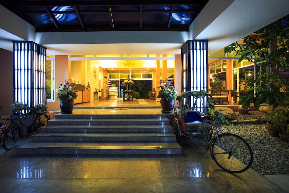 Tamali Hotel Накхонситхаммарат Экстерьер фото