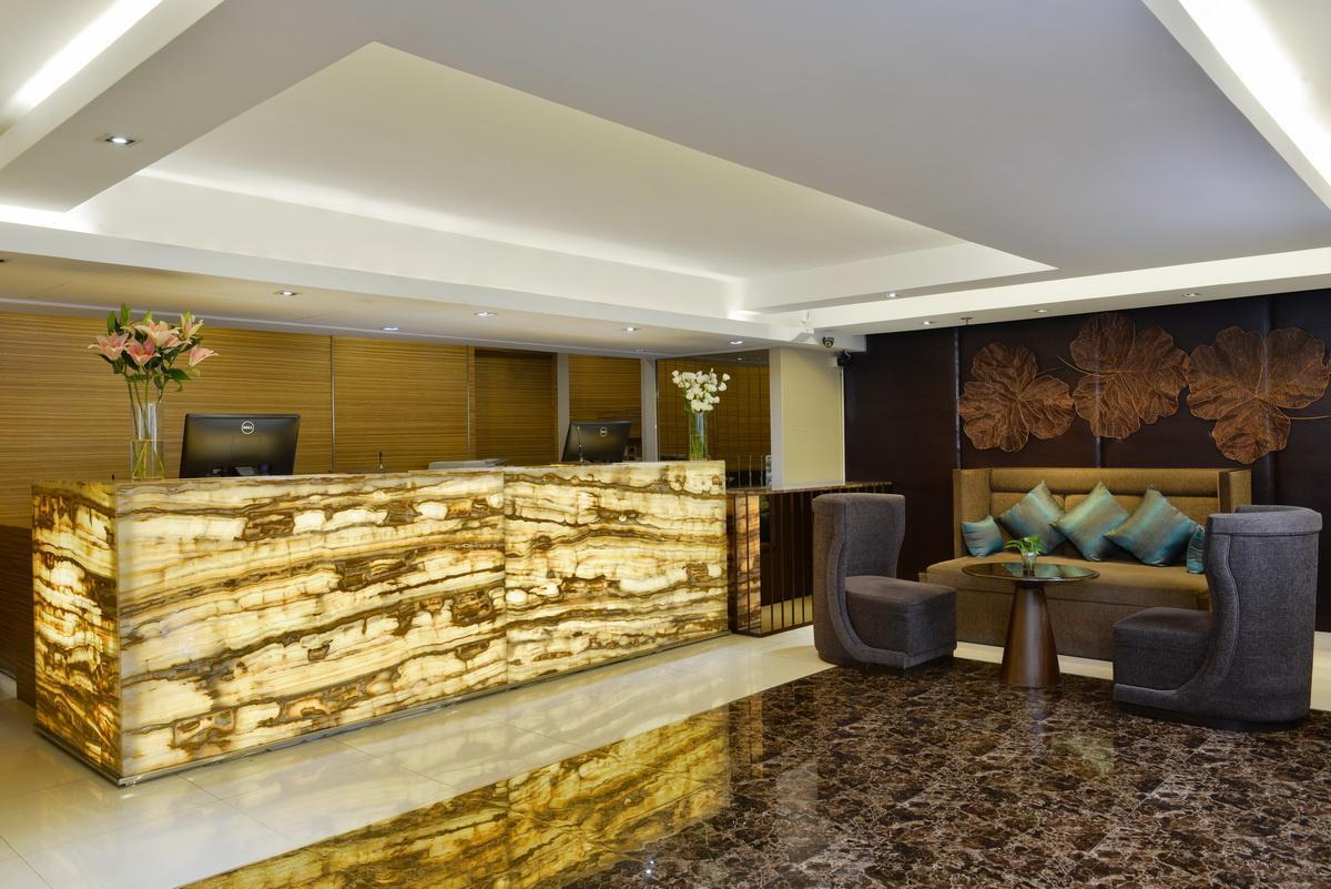Отель Ramada By Wyndham Bangkok Sukhumvit 11 Экстерьер фото