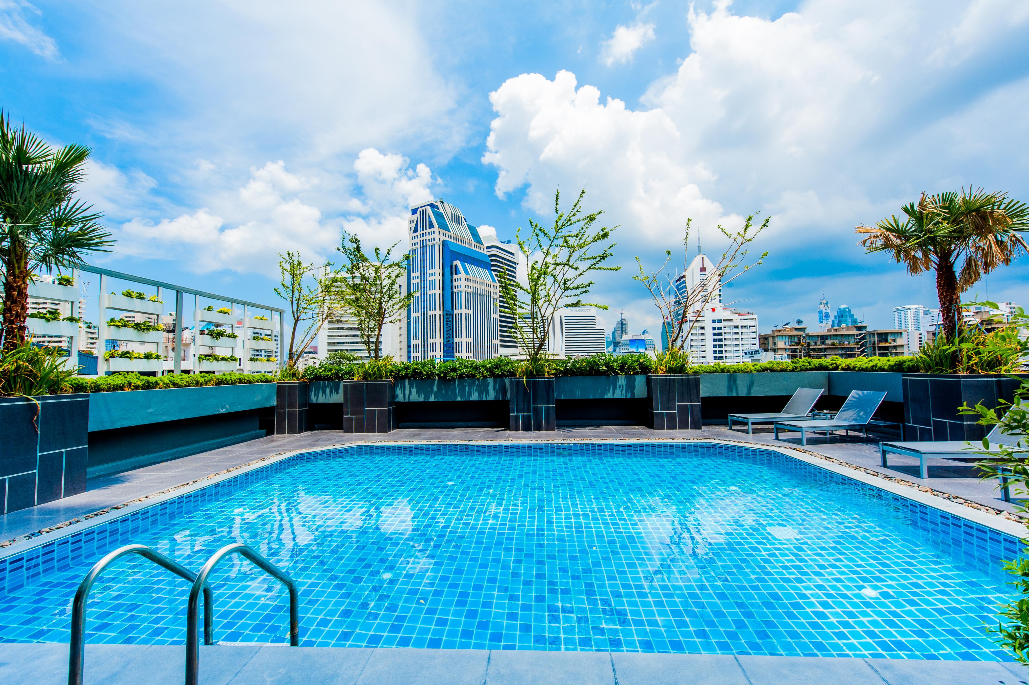 Отель Ramada By Wyndham Bangkok Sukhumvit 11 Экстерьер фото