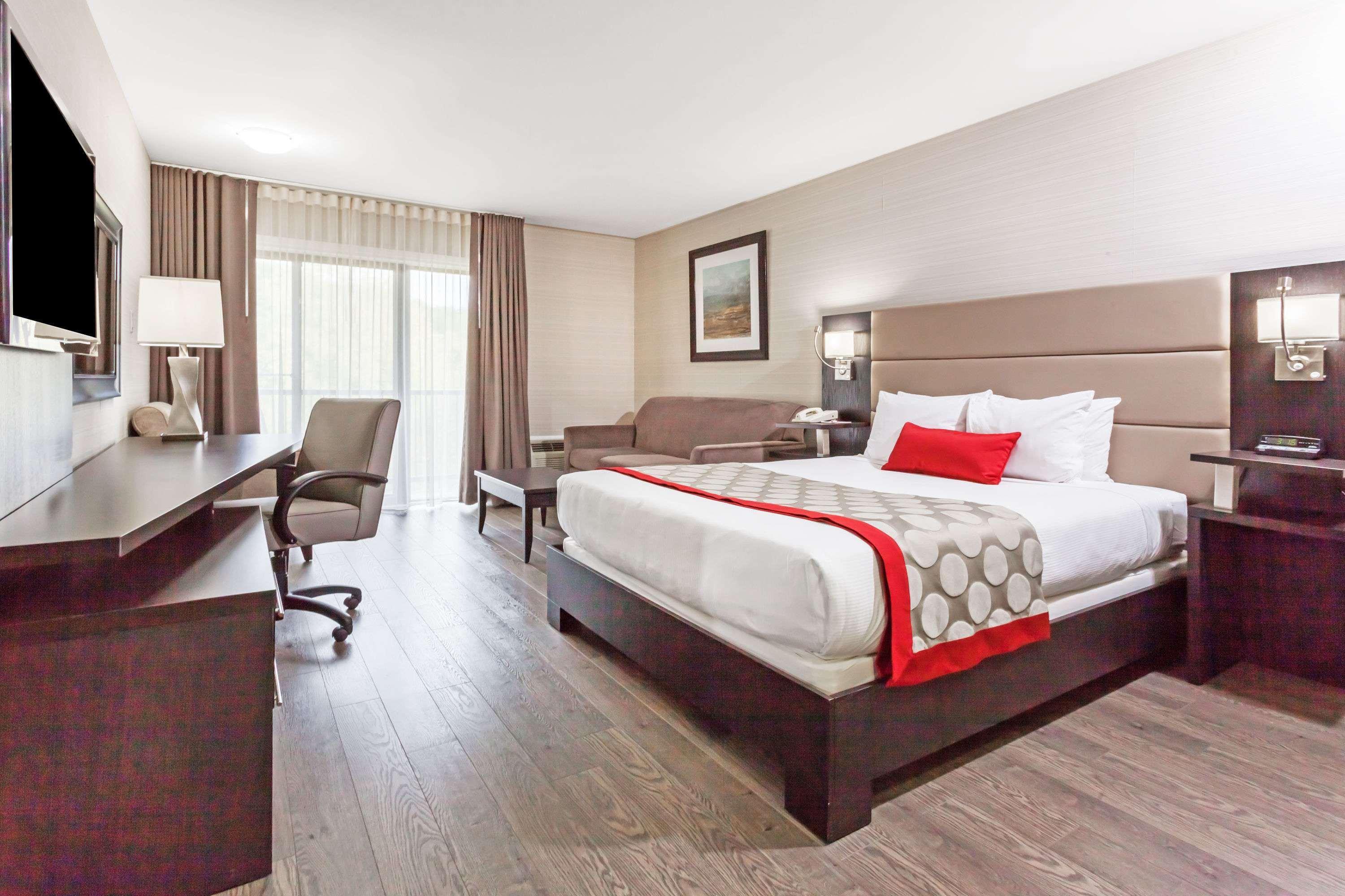 Отель Ramada By Wyndham Ottawa On The Rideau Экстерьер фото