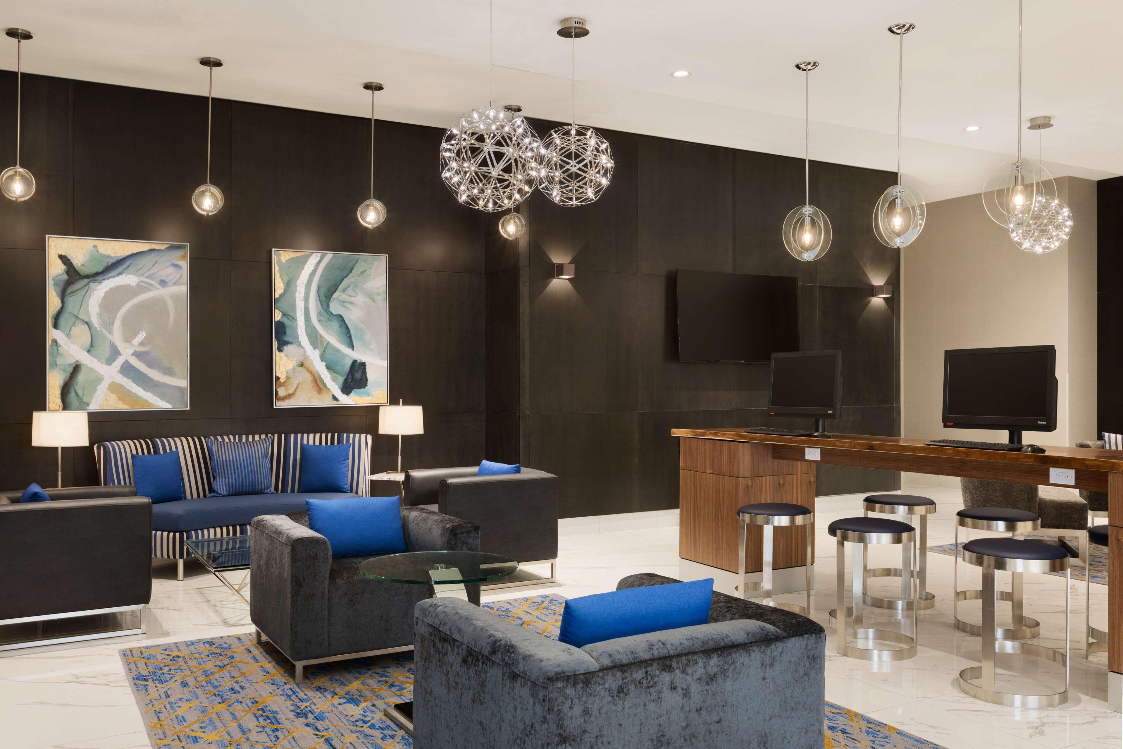 Embassy Suites By Hilton Toronto Airport Экстерьер фото