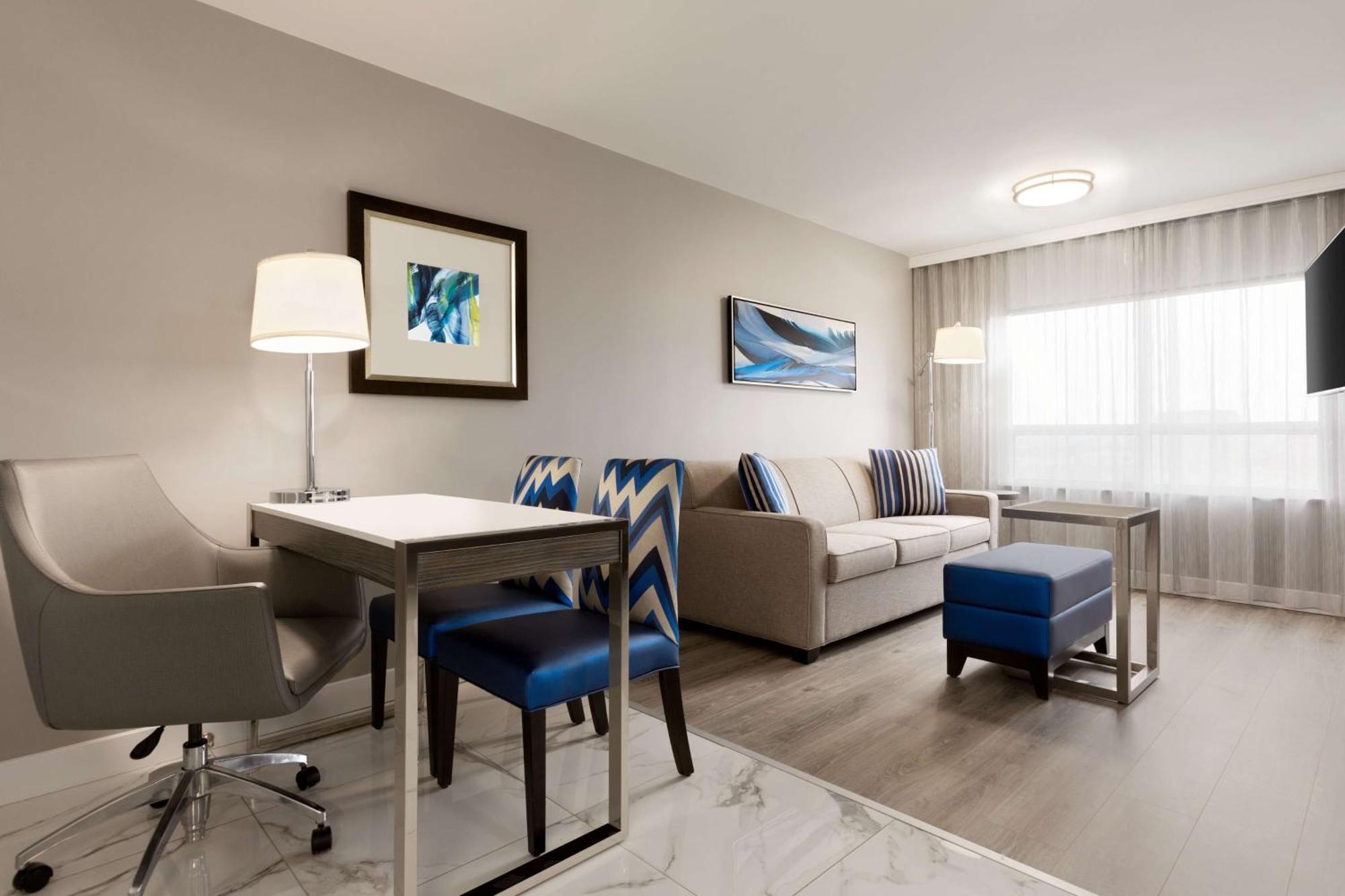 Embassy Suites By Hilton Toronto Airport Экстерьер фото