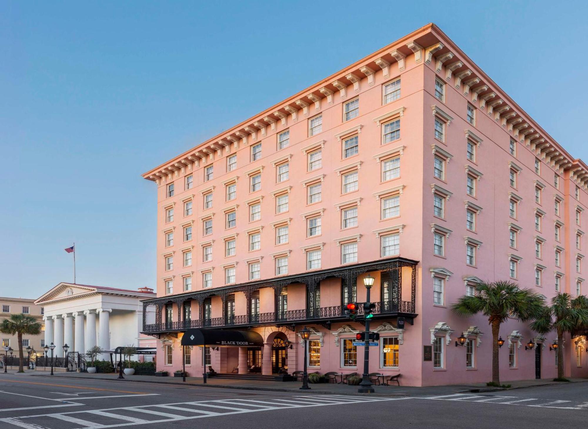 Отель Mills House Charleston, Curio Collection By Hilton Экстерьер фото
