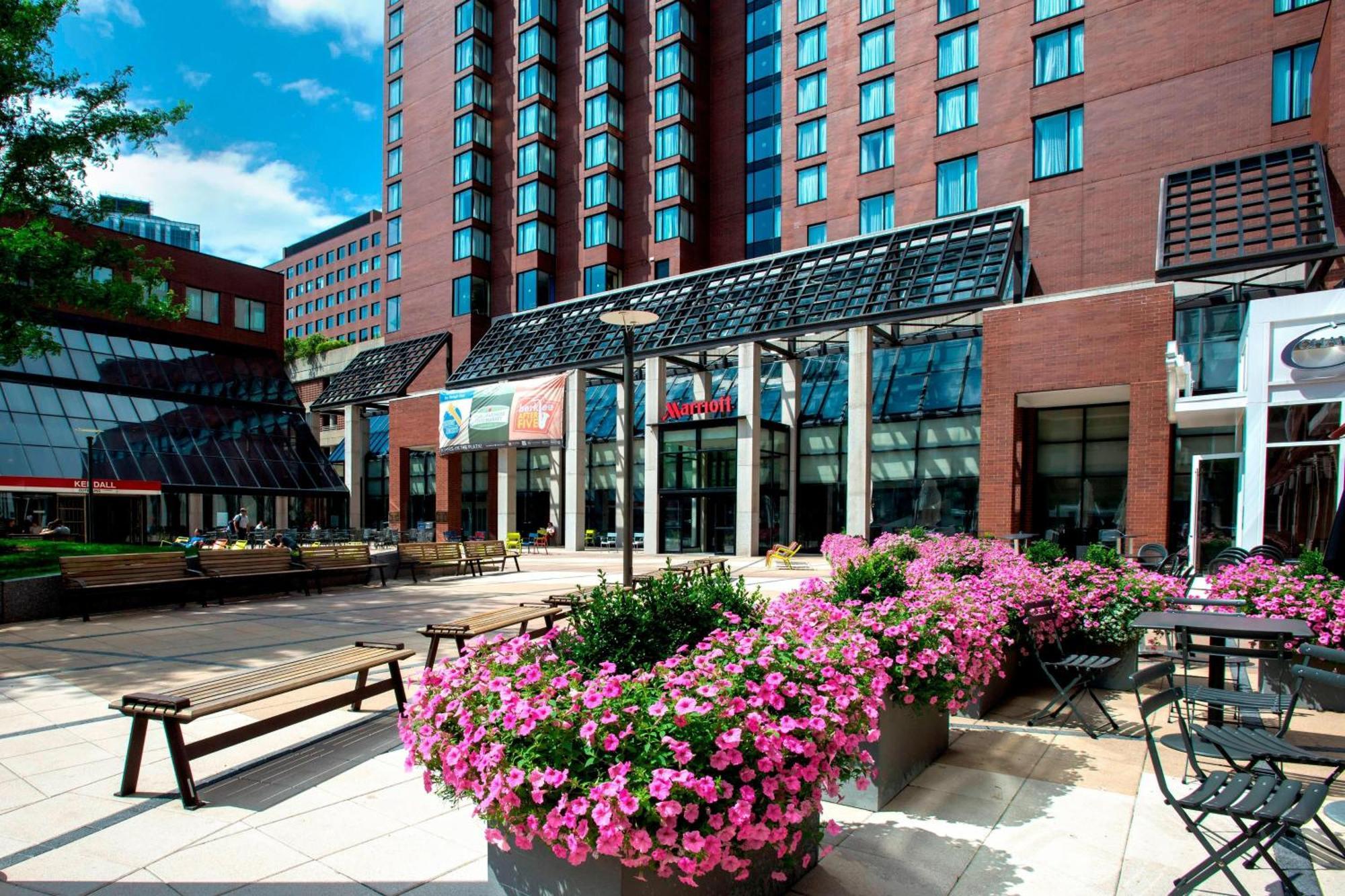 Отель Boston Marriott Кембридж Экстерьер фото