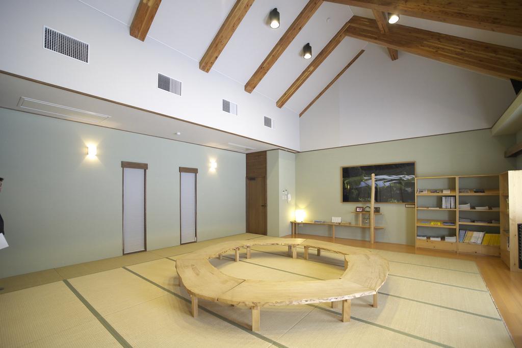Отель Toyota Shirakawa-Go Eco-Institute Экстерьер фото