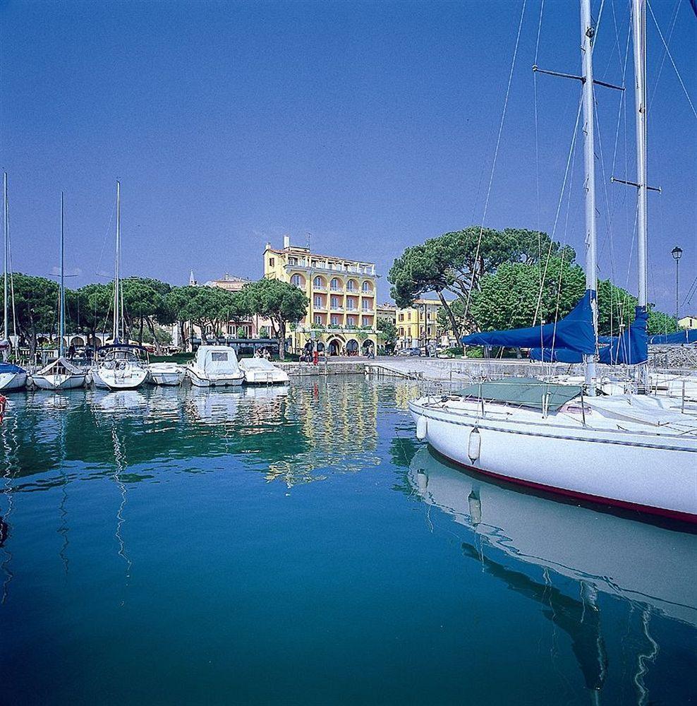 Hotel Vittorio Дезенцано-дель-Гарда Экстерьер фото