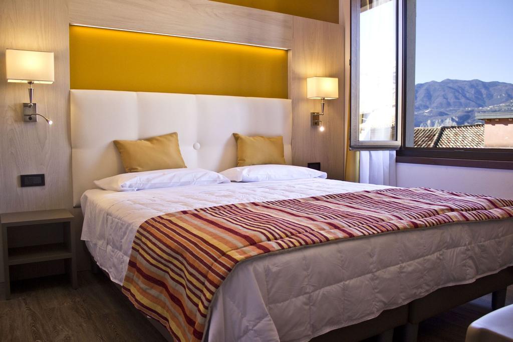 Hotel Dolomiti Мальчезине Экстерьер фото