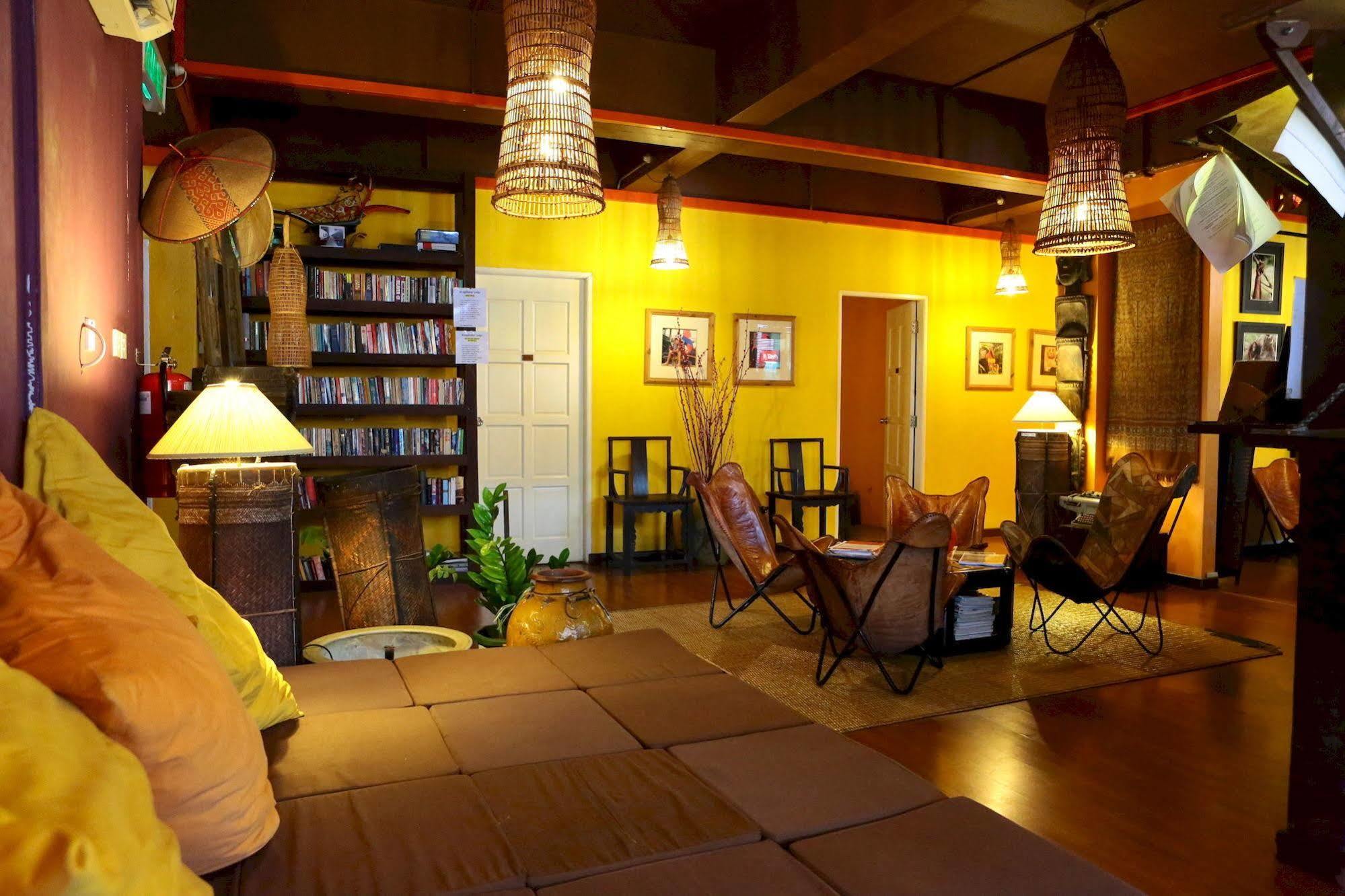 Singgahsana Lodge Кучинг Экстерьер фото