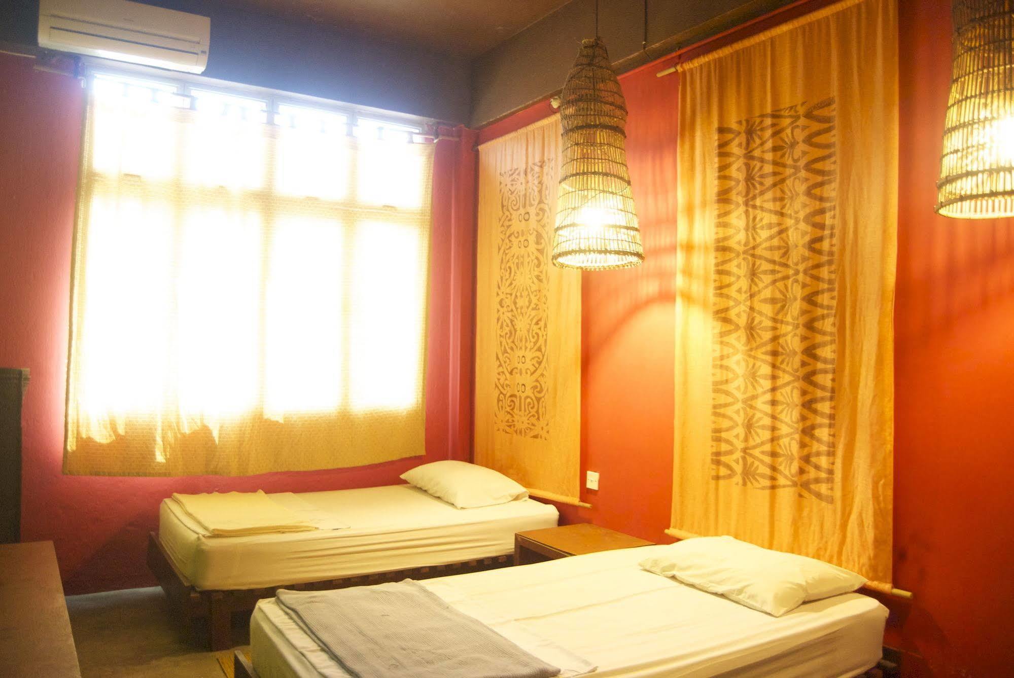 Singgahsana Lodge Кучинг Экстерьер фото