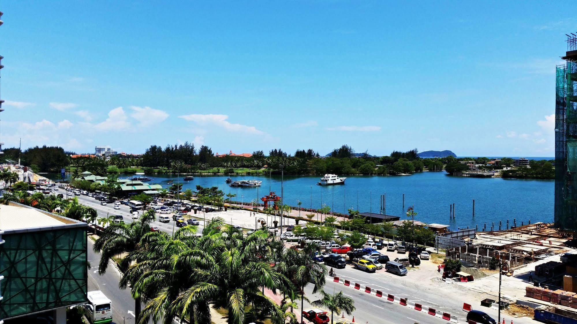 Kk Marina Court Resort Vacation Condos Кота-Кинабалу Экстерьер фото