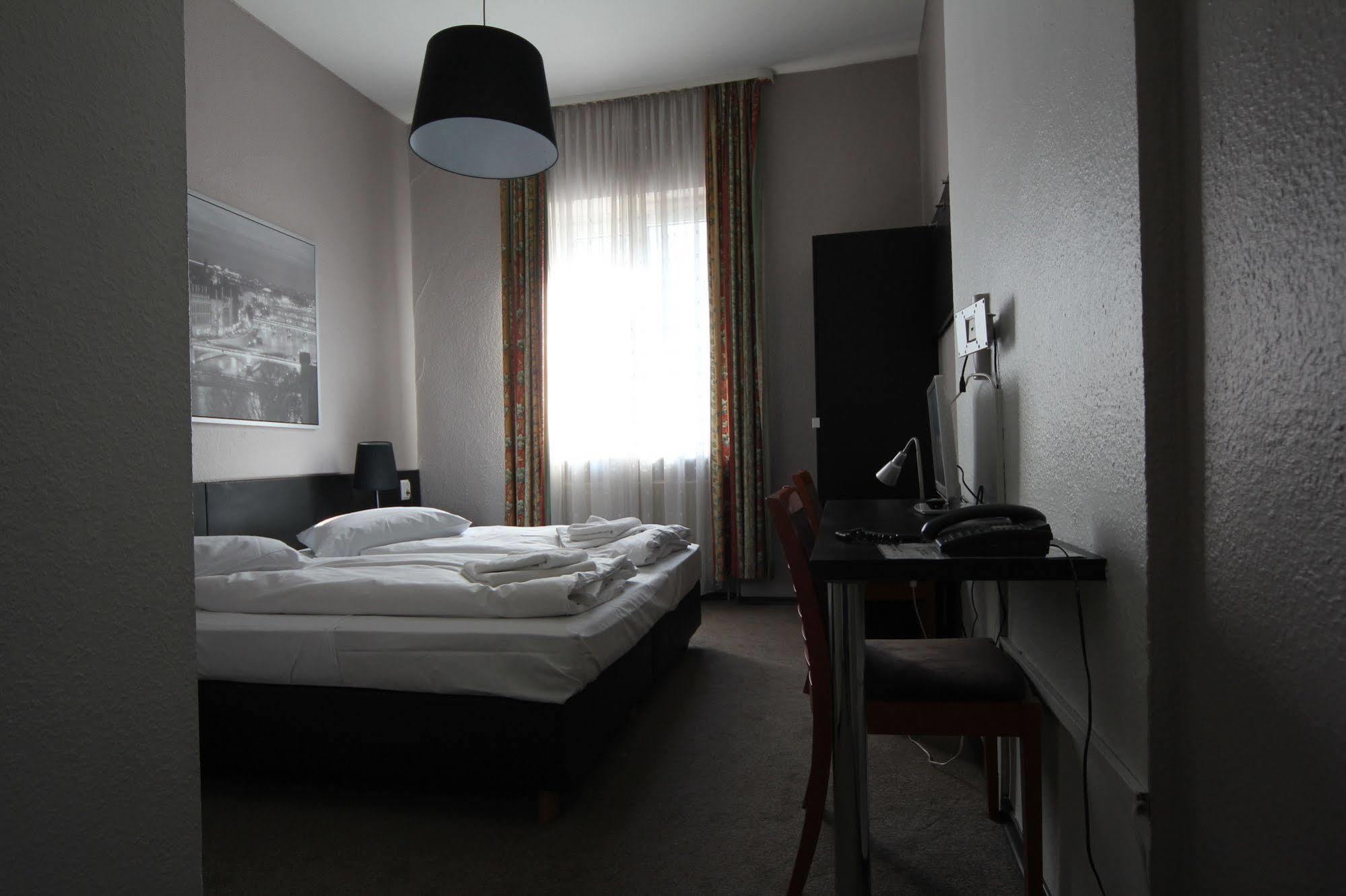 Carlton Hotel Франкфурт-на-Майне Экстерьер фото