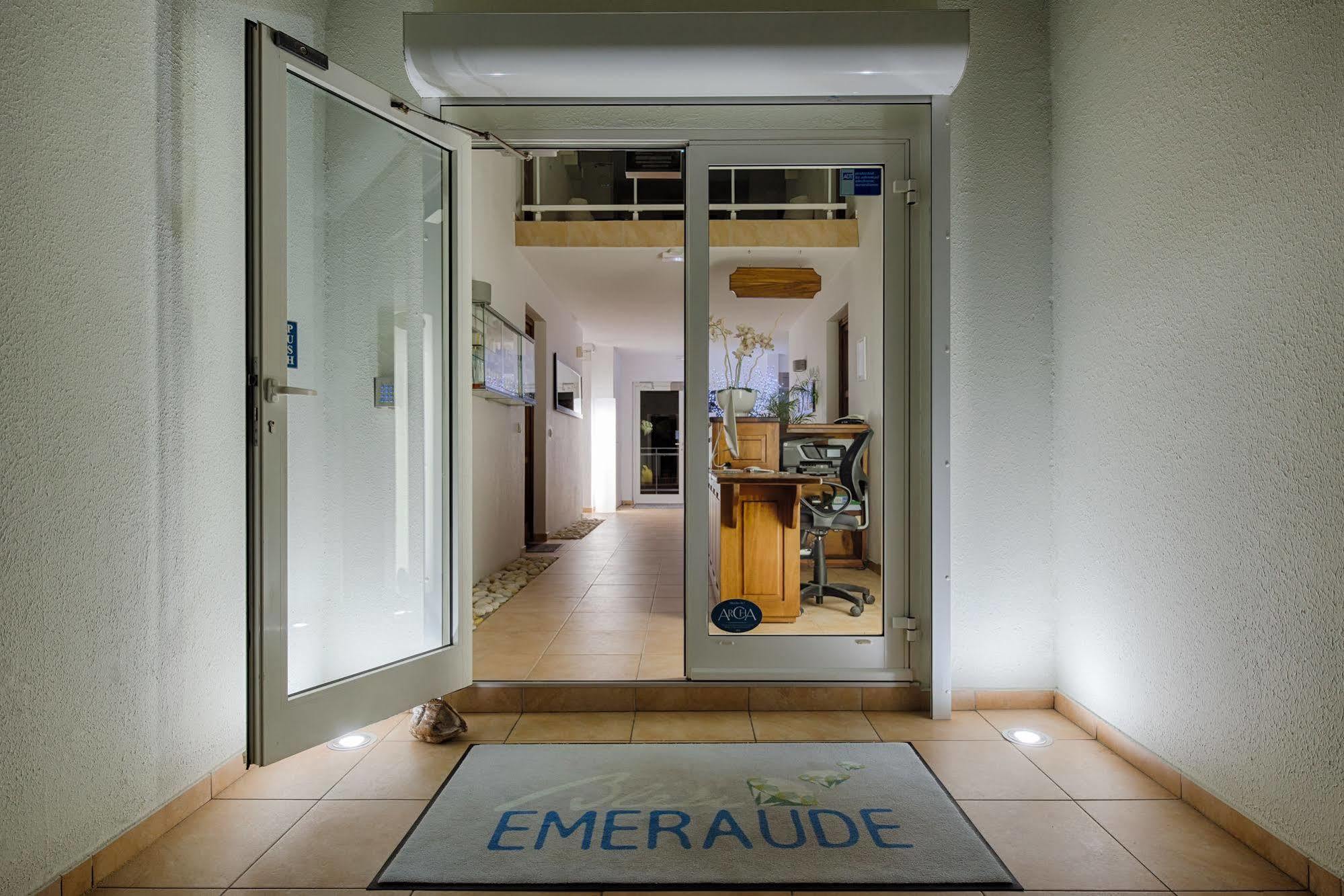 Bleu Emeraude Hotel Гран-Каз Экстерьер фото