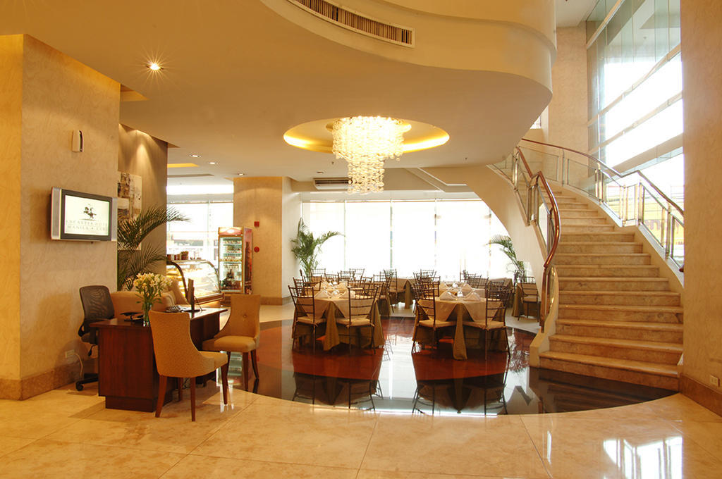 Lancaster Hotel Манила Экстерьер фото