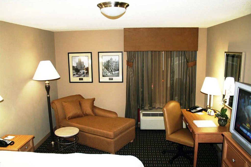 Hampton Inn & Suites Albany-Downtown Экстерьер фото