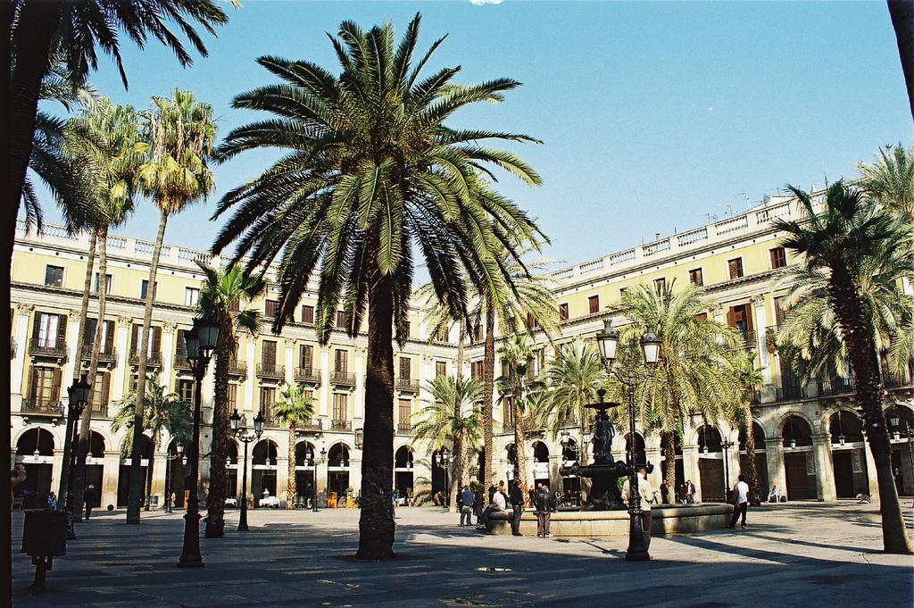 Plaza Real Apartments Барселона Экстерьер фото