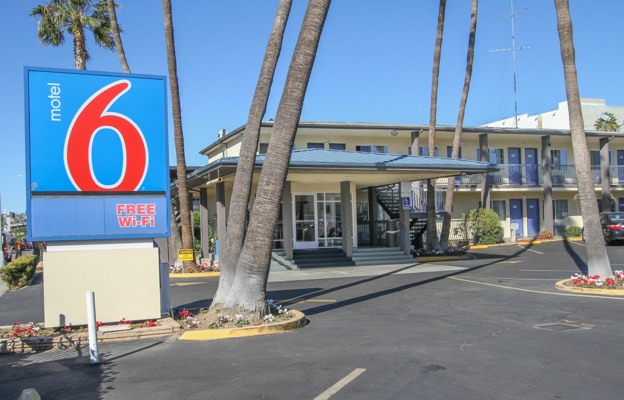 Motel 6 San Diego, Ca Airport Harbor Экстерьер фото