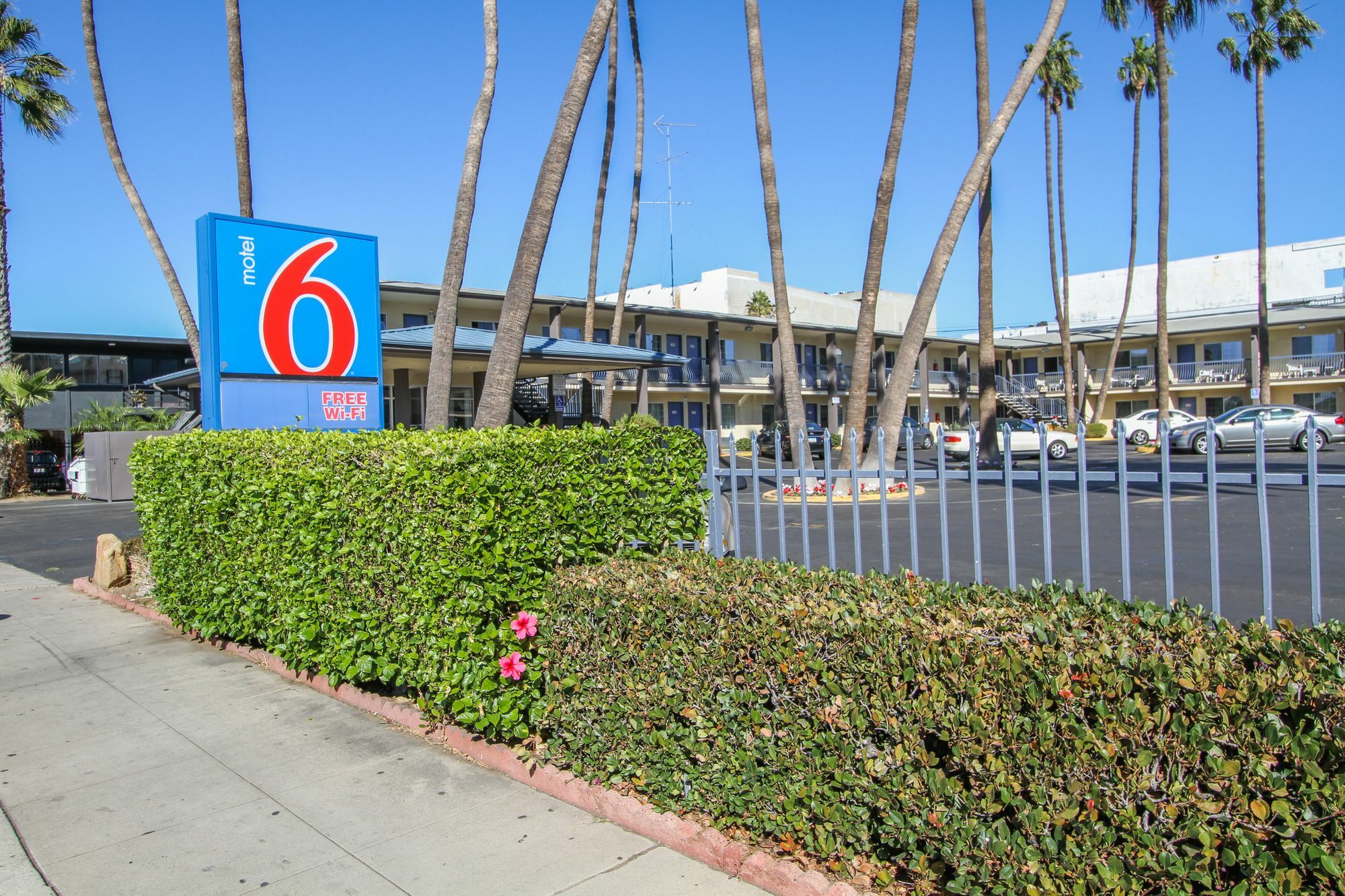 Motel 6 San Diego, Ca Airport Harbor Экстерьер фото