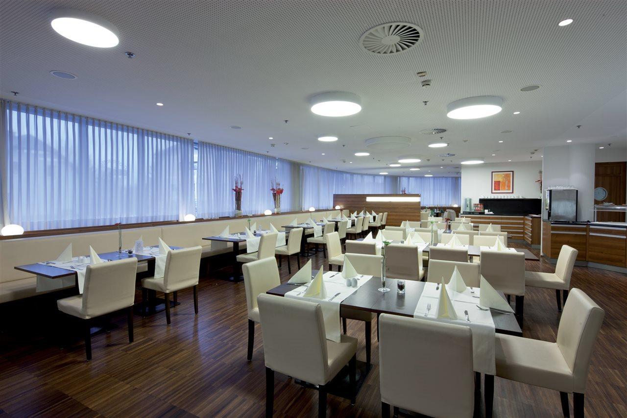 Austria Trend Hotel Salzburg West Ресторан фото