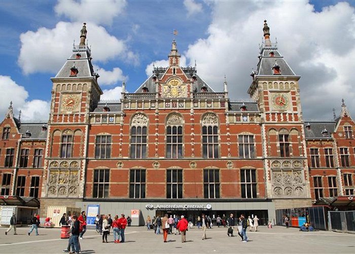 Amsterdam Centraal Station Amsterdam Central Station » Amsterdam audio guide app » VoiceMap photo