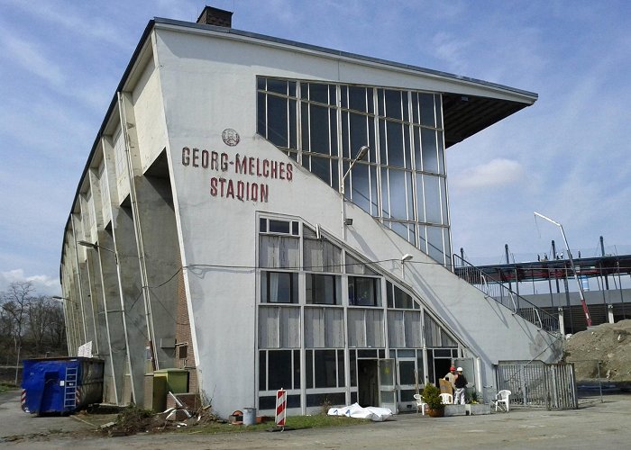 Georg-Melches-Stadion Essener Georg-Melches-Stadion: Hier stirbt ein Stück Ruhrgebiet ... photo