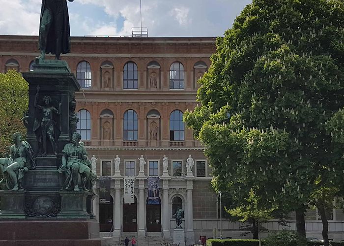 Schillerpark Order an Art Tour "Bosch and Klimt" in two Vienna Museums photo