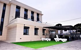 6 Bis Hotel Кастельдефельс Exterior photo