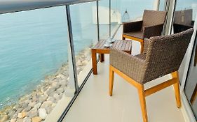 Luxurious 2 Bedroom Beachfront Apartment - Direct Seaview Рас-эль-Хайма Exterior photo