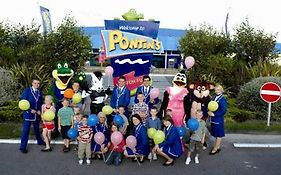 Отель Pontins - Prestatyn Sands Holiday Park Exterior photo