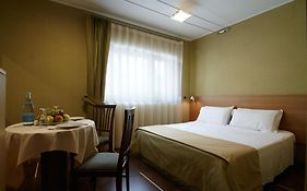 Hotel Villa San Pietro Сан-Джованни-Ротондо Room photo