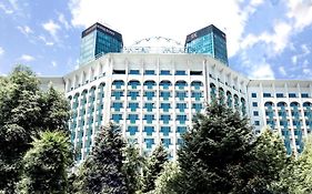 Рахат Палас Отель Алматы Exterior photo